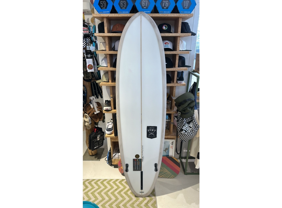 CREATIVE ARMY 6'10" HUEVO PU FCSII 2+1 SAND STONE (GRADO B)