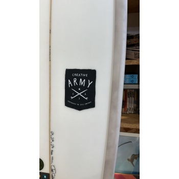 CREATIVE ARMY 6'10" HUEVO PU FCSII 2+1 SAND STONE (GRADO B)
