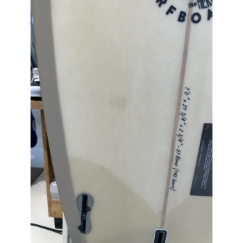 CRITICAL SLIDE 7'0" HERMIT PU MID LENGHT FCSII 2+ 1 FIN STRAW