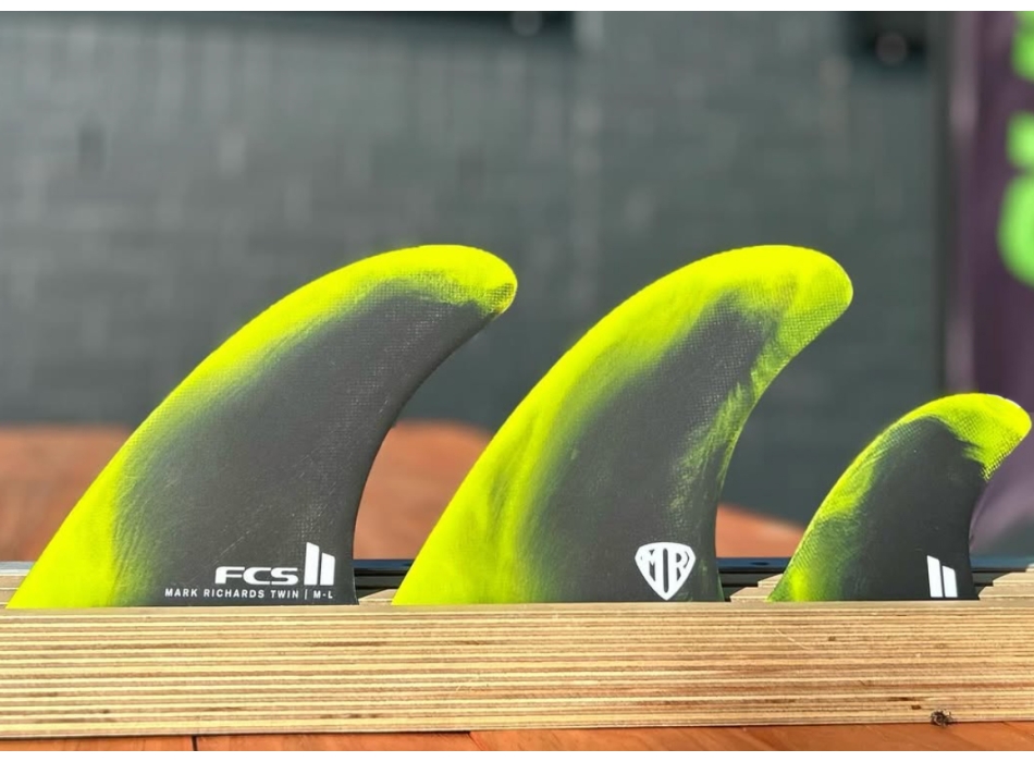 FCS II MR MARK RICHARDS PC TWIN FIN SET 2+1 CYBER LIME BLACK